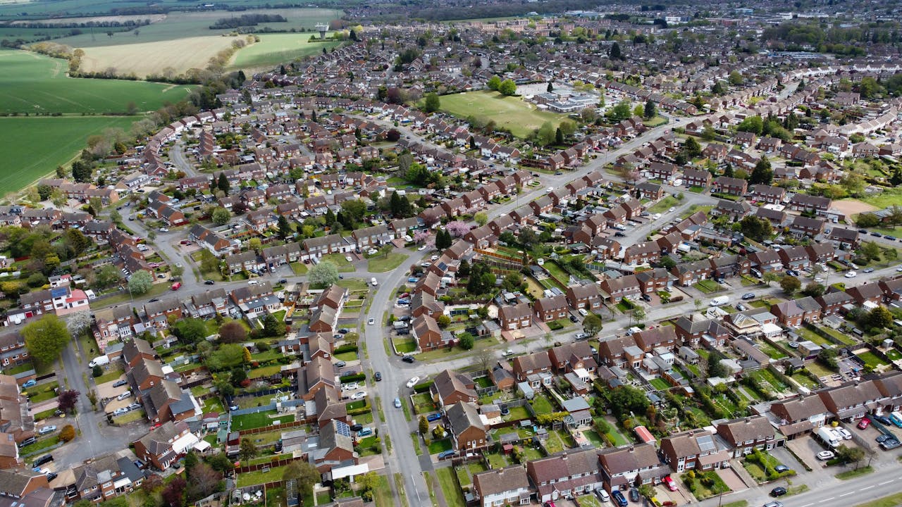 Aerial view of a residential neighborhood in Luton, England showcasing houses and streets.